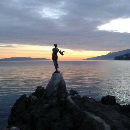 Studio Apartment Vanna - 1St Row To The Sea Opatija Exterior photo
