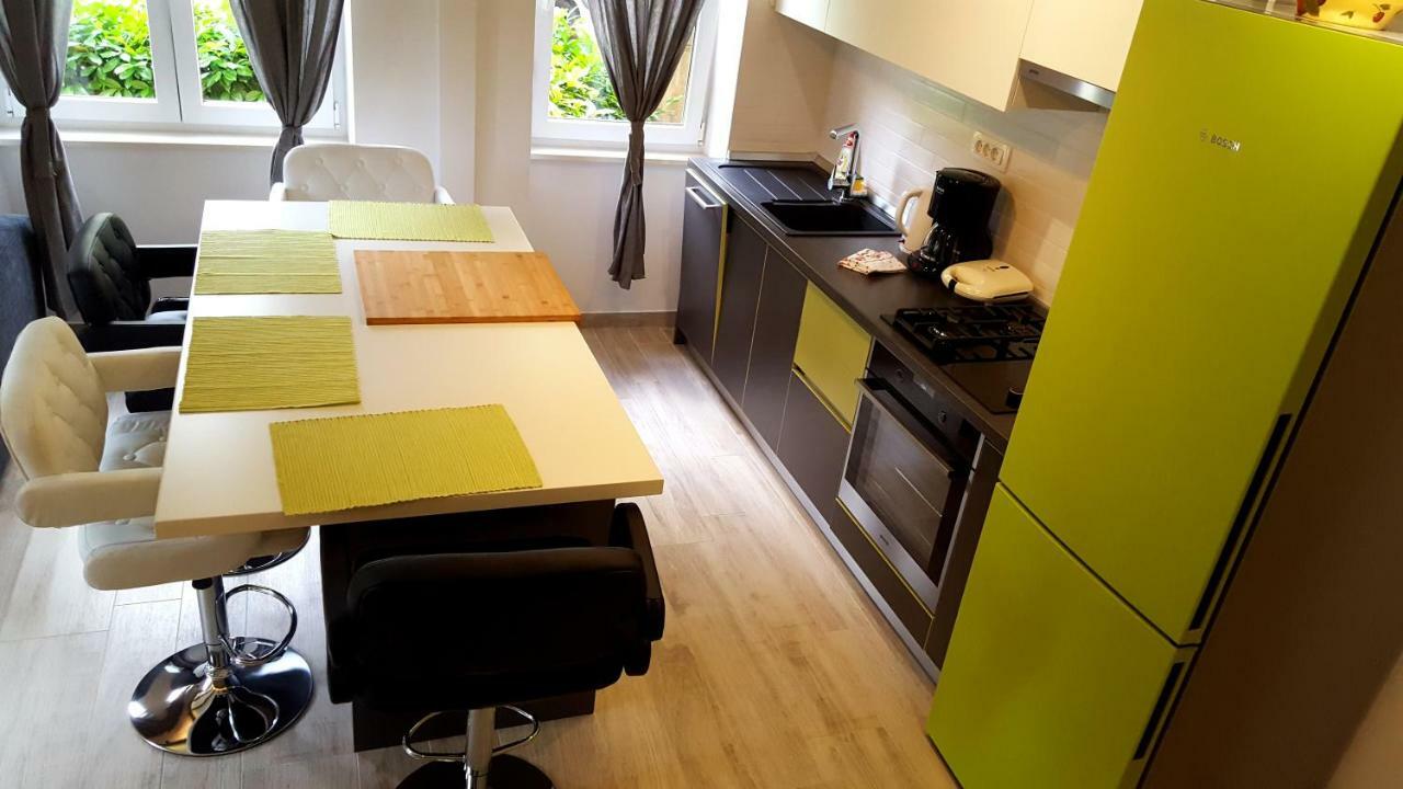 Studio Apartment Vanna - 1St Row To The Sea Opatija Exterior photo