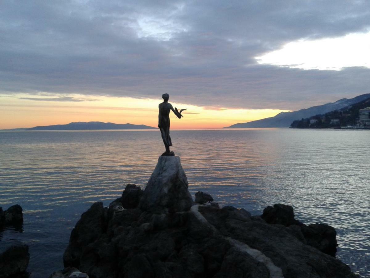 Studio Apartment Vanna - 1St Row To The Sea Opatija Exterior photo